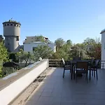 Acacia Apartment *