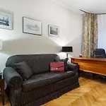 Acacia Apartment